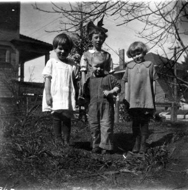 Elizabeth, Rita, La Dora, and Bill Jones